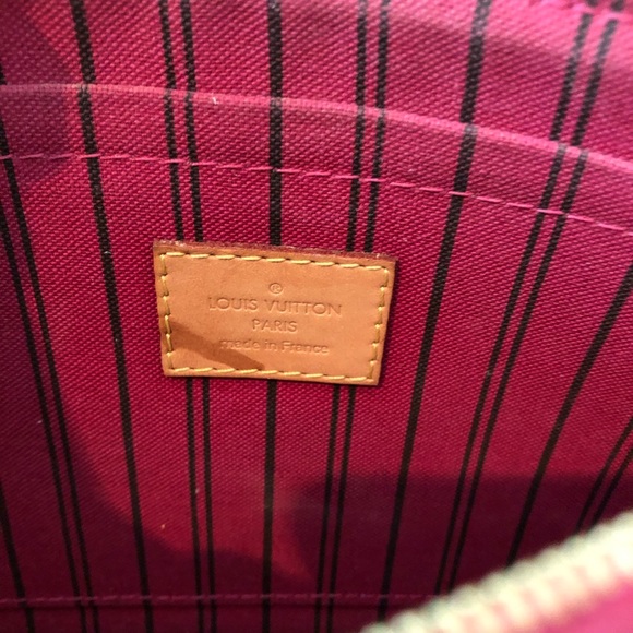 Authentic Louis Vuitton Neverfull Pouch Crossbody - Picture 9 of 12
